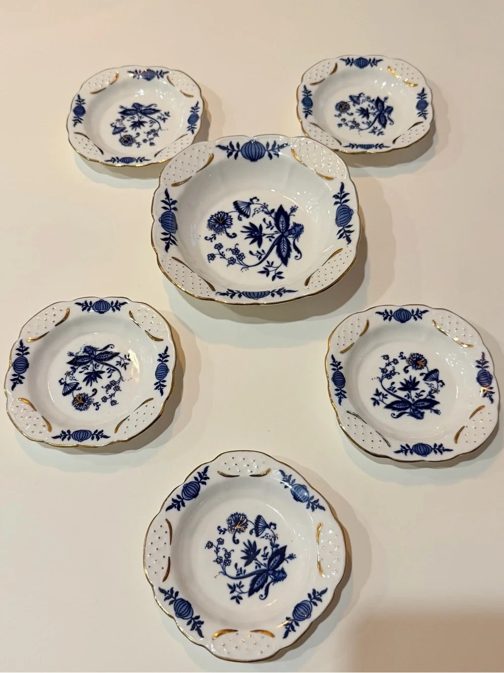 Ceroc Cluj-Napoca porcelain set from Romania blue onion pattern w/ gold trim